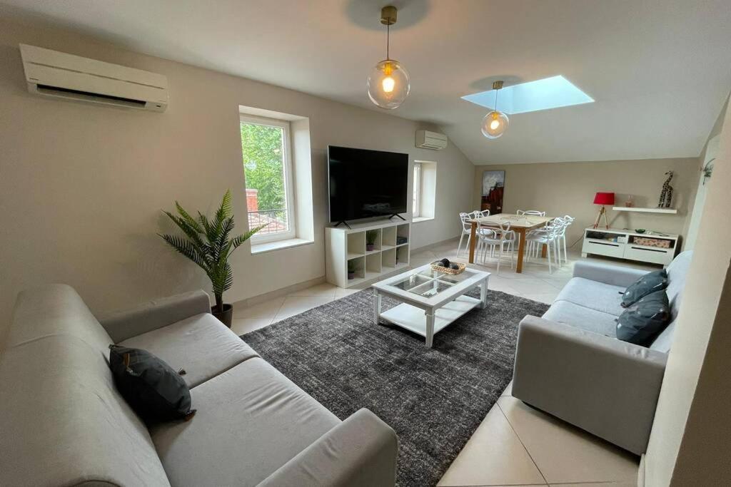 Apartment Superbe Avec 2 - 9 Personnes - Parking Prive *